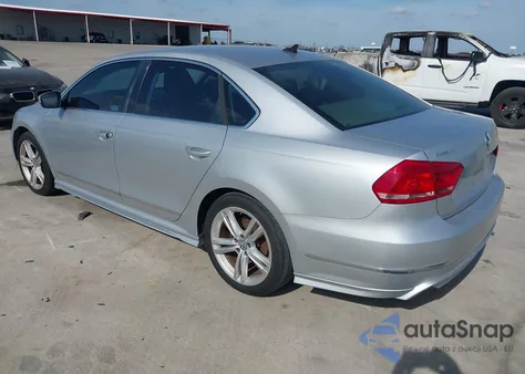 2015 Volkswagen Passat 3.6L V6 Sel Premium z USA, uszkodzony, nr VIN 1VWCM7A34FC012871